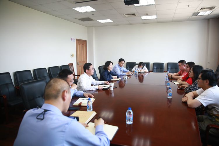 E:shi\u53d1外网.29内转外\u4e0e民营企业召开座谈会_副本.jpg