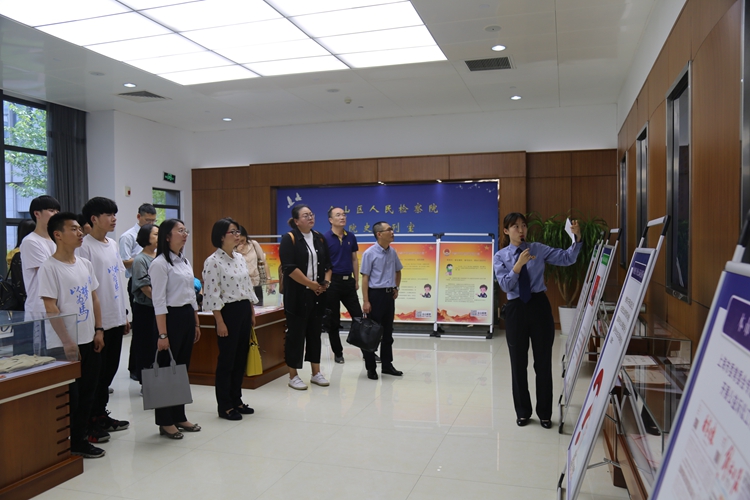 1559541085406097991.jpg C:UsersAdministratorDesktop\u201c携手关爱,共护明天”检察开放日活动\u68c0察开放日5.29\u9662史陈列室DG3A7011_副本.jpg