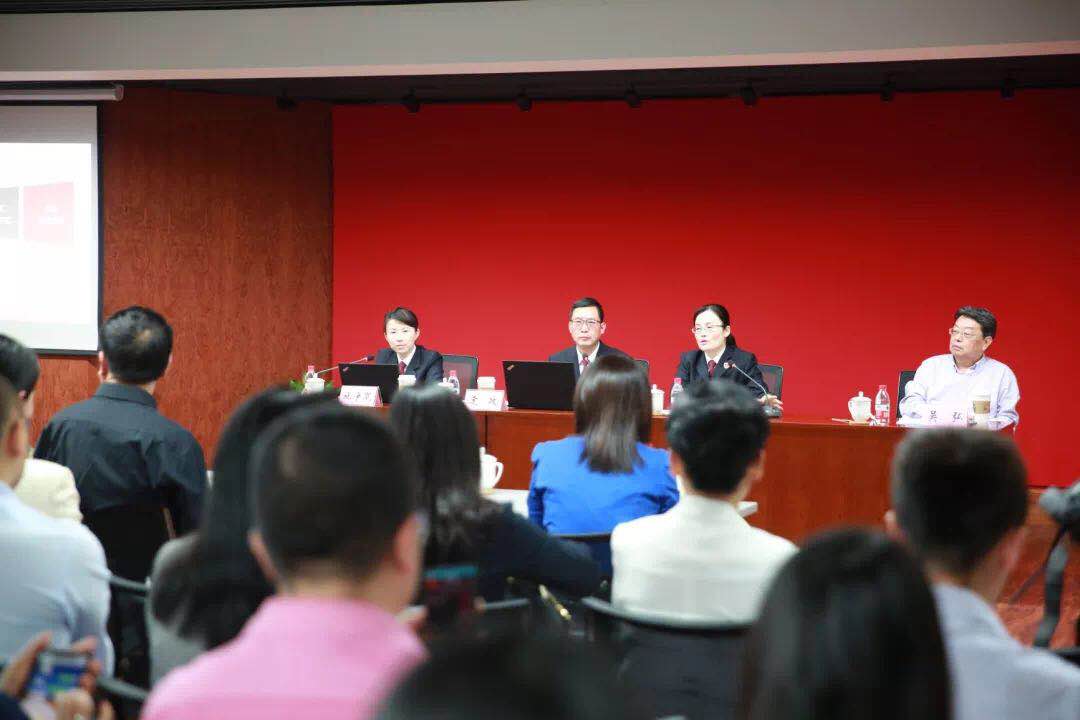 E:shi\u53d1外网.4内转外\u5f00展金融讲座.jpg