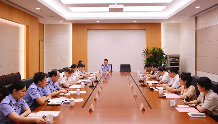 C:UsersyfyDesktop\u5916网 图片新闻？90723徐金贵检察长赴市公安局调研.jpg