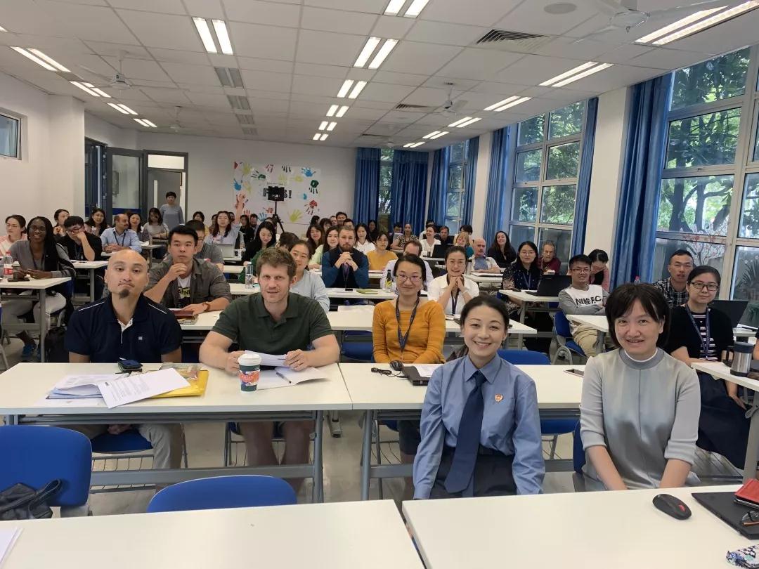 E:shi\u65b0媒体推送\u6d66东检察.12【八部】“法治进校园”系列课程全国首次全程英语授课\u5fae信图片_20191016093711.jpg