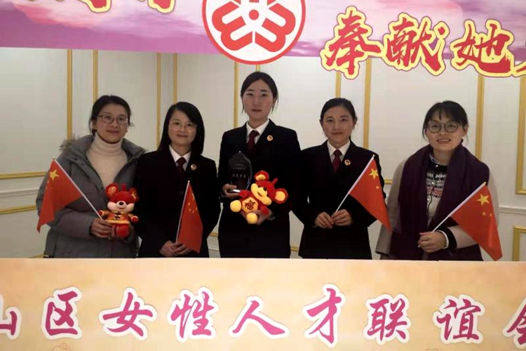 C:UsersAdministratorDesktop\u533a院法理情女子会部分成员参加“与金山同行 奉献她力量”——金山区女性人才联谊会风采展示活动\u6cd5理情1_s.jpg