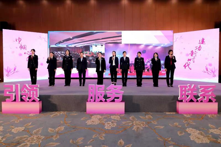 C:UsersAdministratorDesktop\u533a院法理情女子会部分成员参加“与金山同行 奉献她力量”——金山区女性人才联谊会风采展示活动\u6cd5理情3_s.jpg