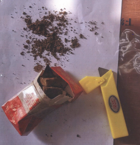 1588222909422044960.png 扣押的美工刀片和自制刀片1.png