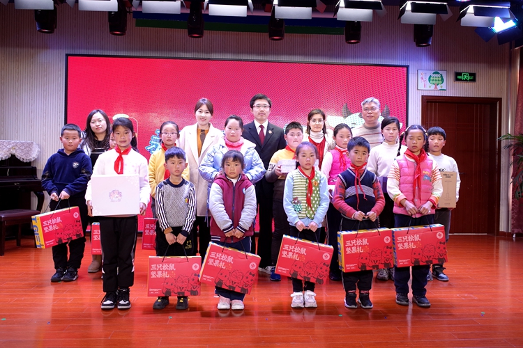 C:UsersAdministratorDesktop\u9662团总支联合未检办案组开展“点亮心愿 检爱同行”活动.jpg