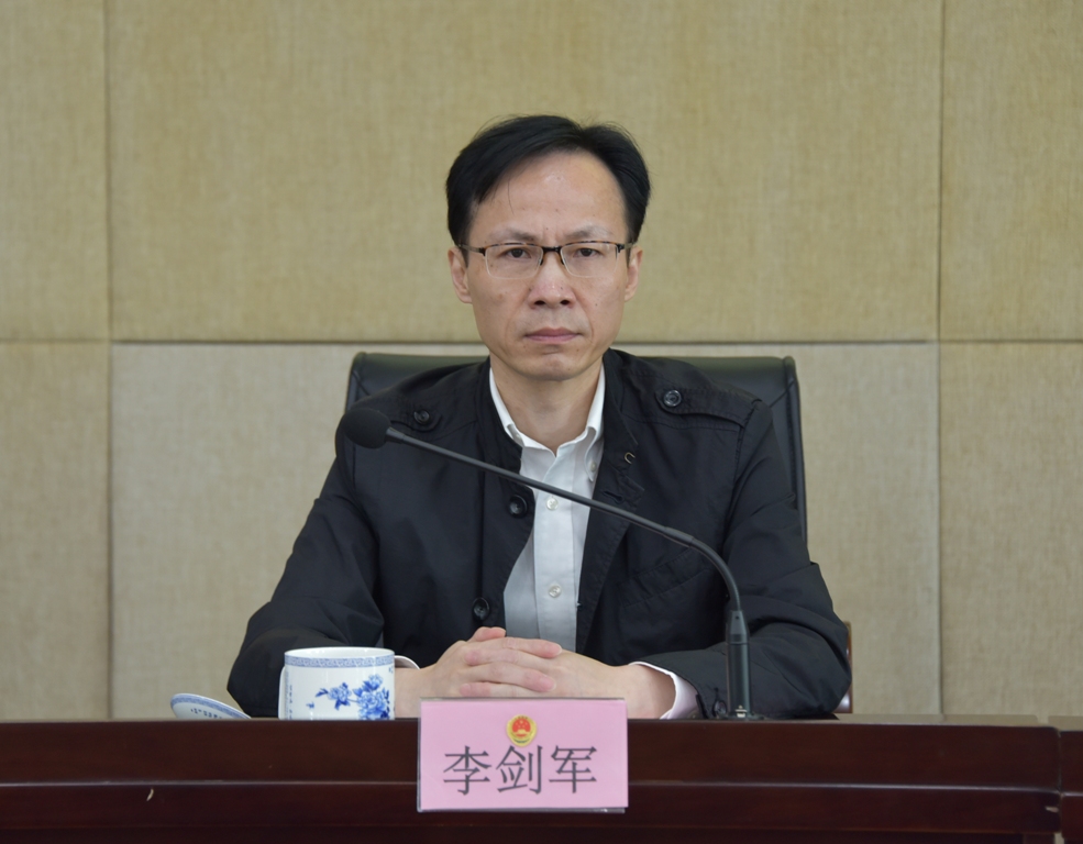 李.jpg