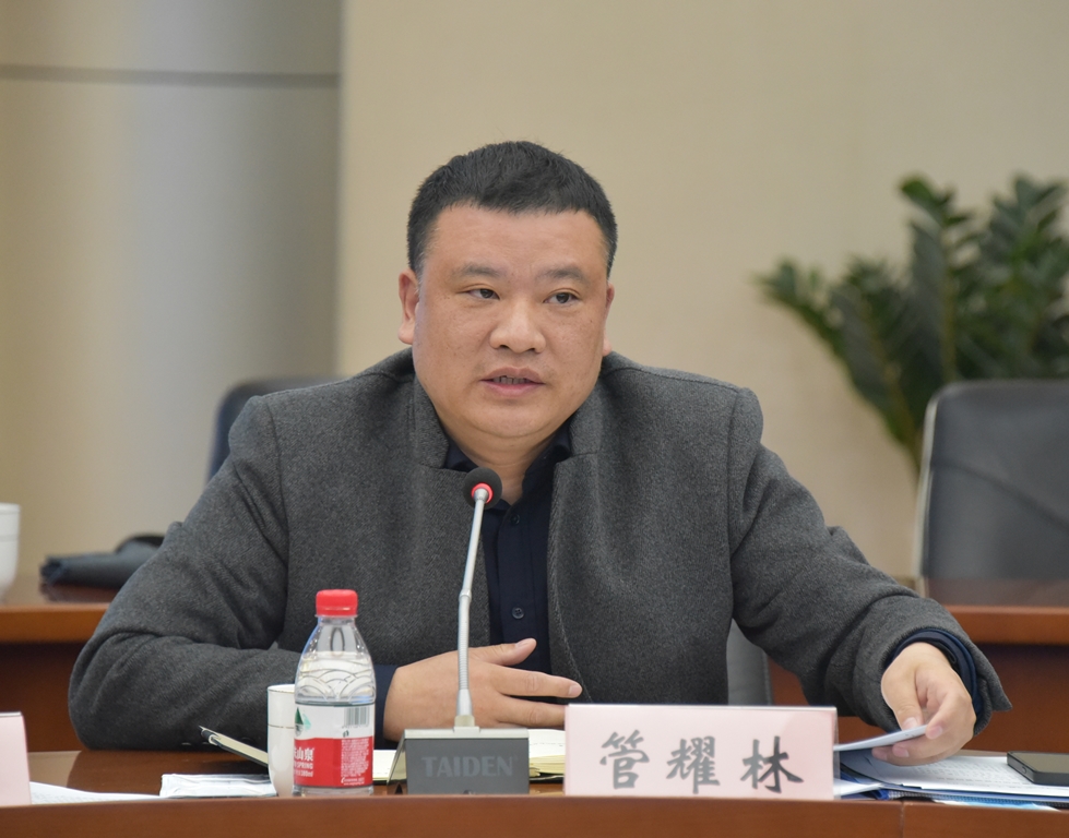 管耀林.jpg