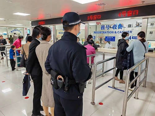 崇明检察院对暂予监外执行对象医学诊断开展现场监督.jpg