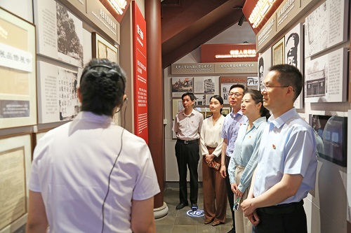崇明检察院开展党组中心组（扩大）学习活动1.jpg