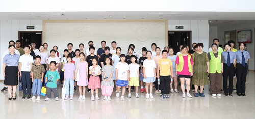崇明检察院未检办案组联合暑期假日学校开展检察开放日活动3.jpg