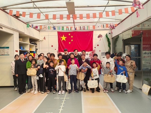 我院未检办案组联合区民政局开展孤独症儿童家庭教育指导公益活动.jpg