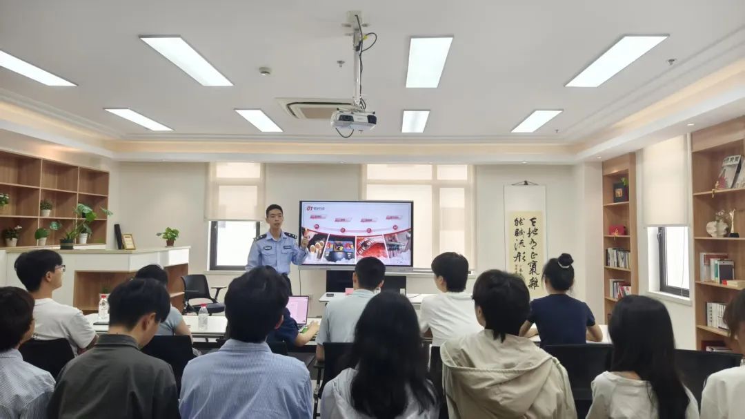 1751611489557007313.jpg 1751611489557007313.jpg