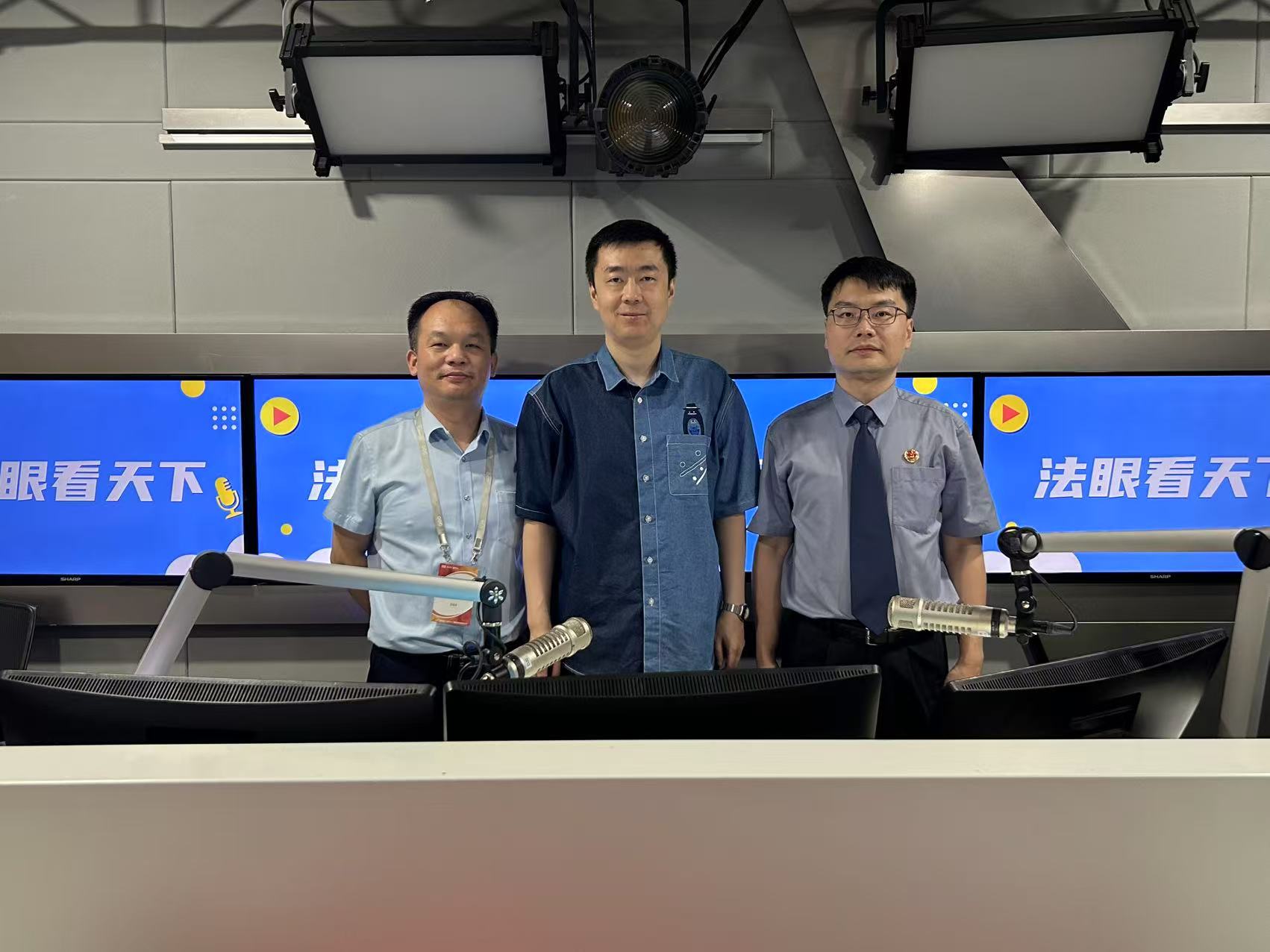 我院公益检察室副主任翁文哲做…